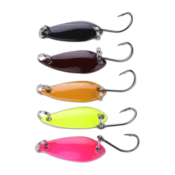 Cinq cuillères ondulantes métalliques de couleurs différentes avec hameçon simple